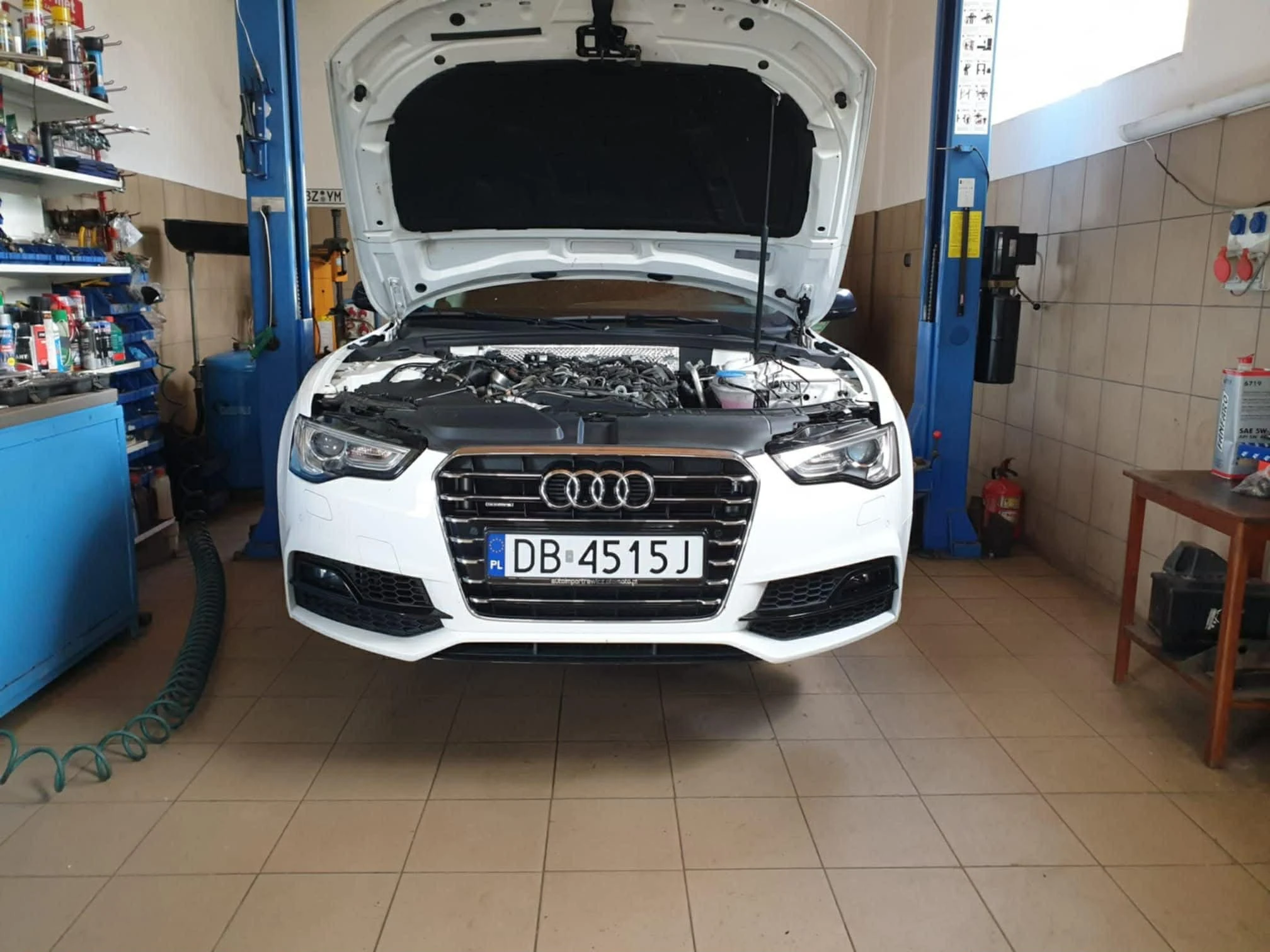 Audi w trakcie naprawy silnika w Auto Serwis Chocian Wałbrzych